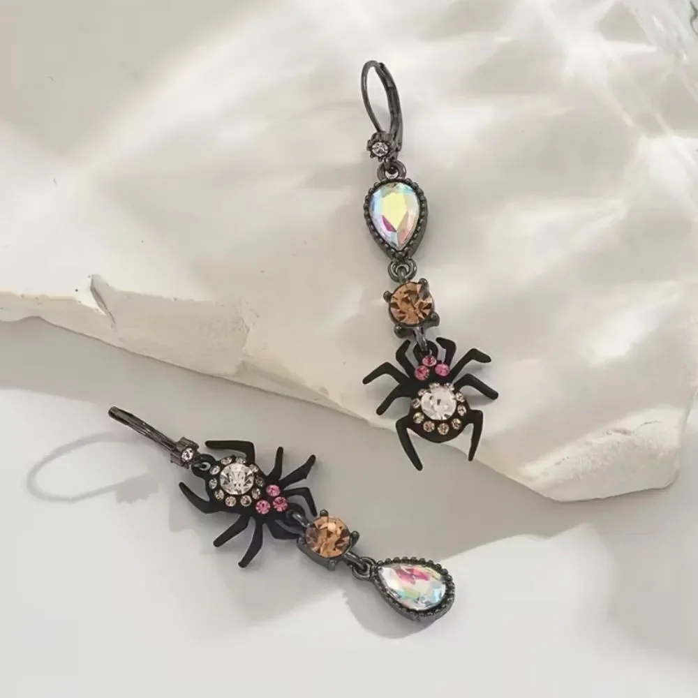 🕷️ Betsey Johnson Mismatched Black and Pink Dangle Spider Earrings 🕷️